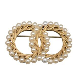 Trifari Interlocking Faux Pearl Brooch Textured Gold Plated 1960s Vintage Pin
